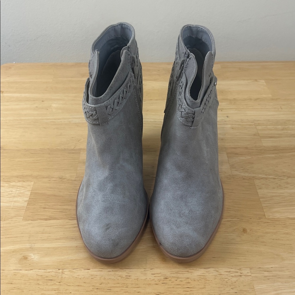 Charlotte Russe Women’s Gray Faux Suede Ankle Booties Size 9 Block Heel Zip - Picture 2 of 7